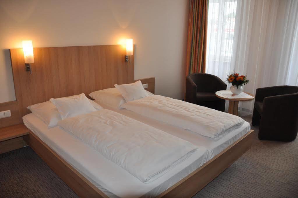 Hotel Fortuna Щоках Екстериор снимка